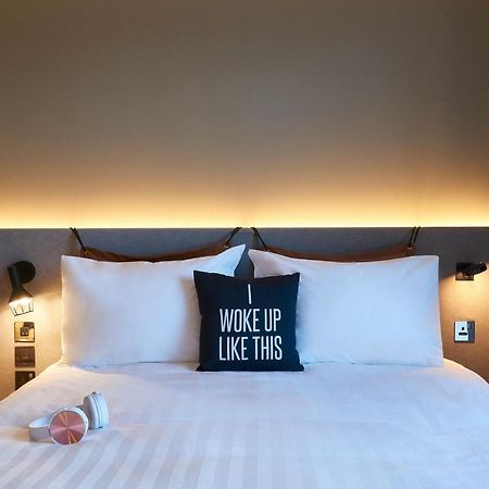 Готель Moxy Слау Екстер'єр фото